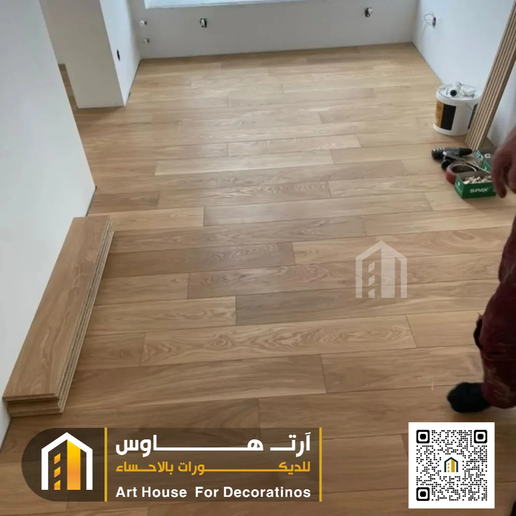 فني تركيب أرضيات باركيه في الأحساء