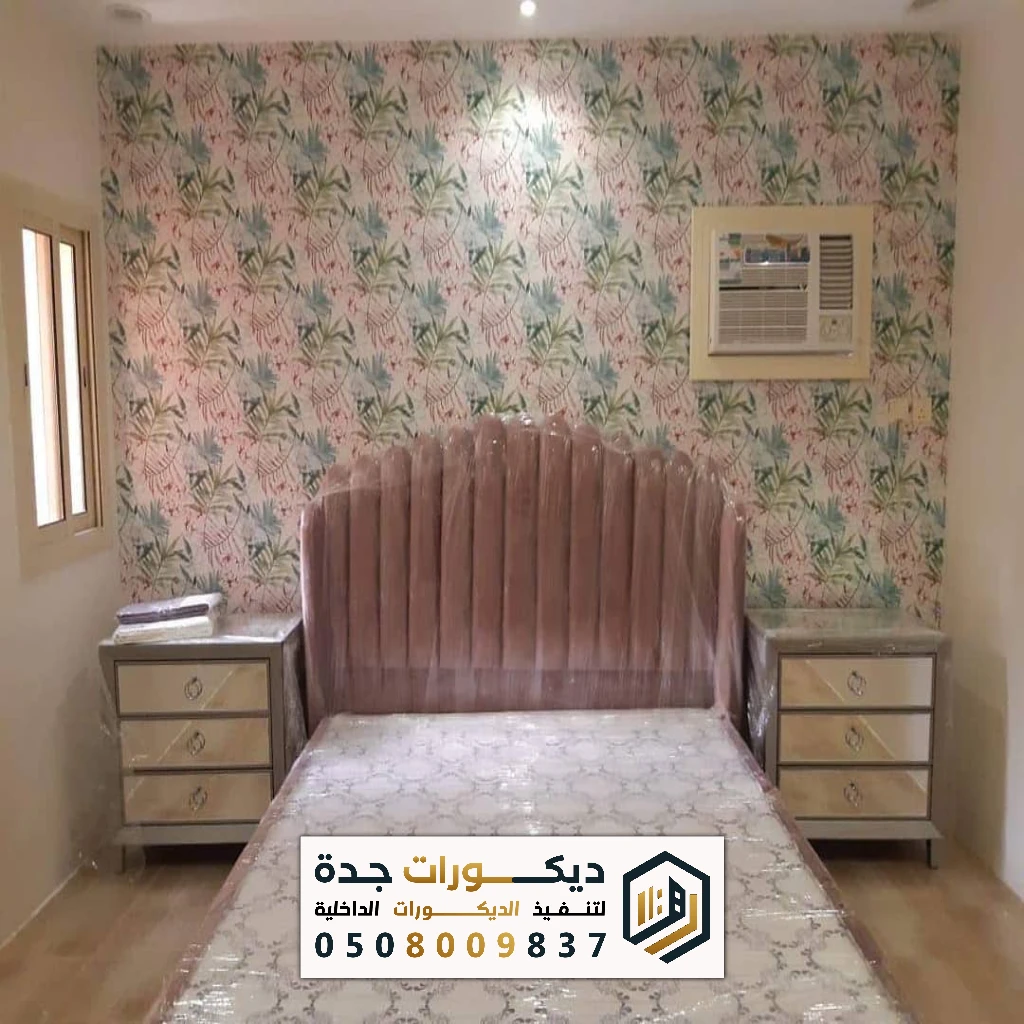 فني تركيب ورق جدران جدة